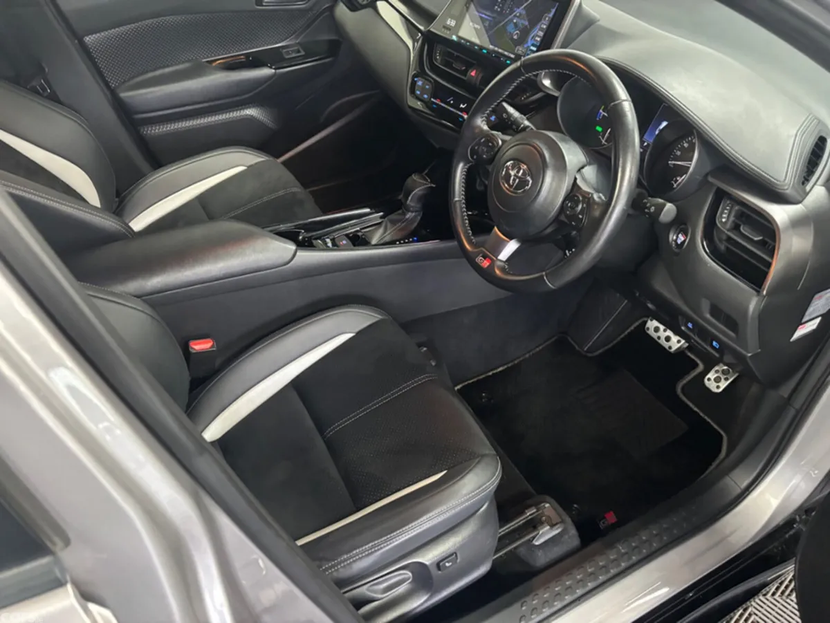 Toyota C-HR SUV, Petrol Hybrid, 2020, Silver