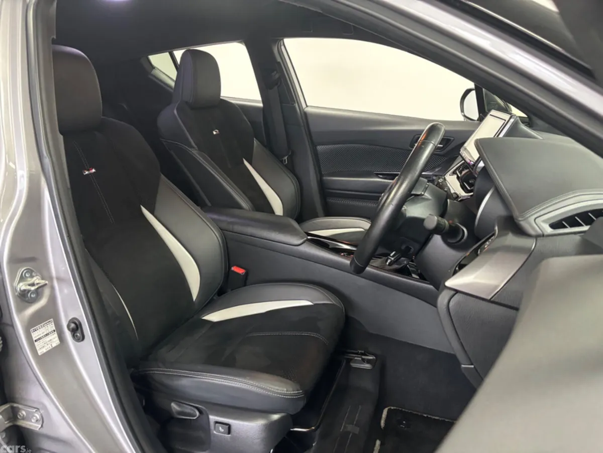 Toyota C-HR SUV, Petrol Hybrid, 2020, Silver