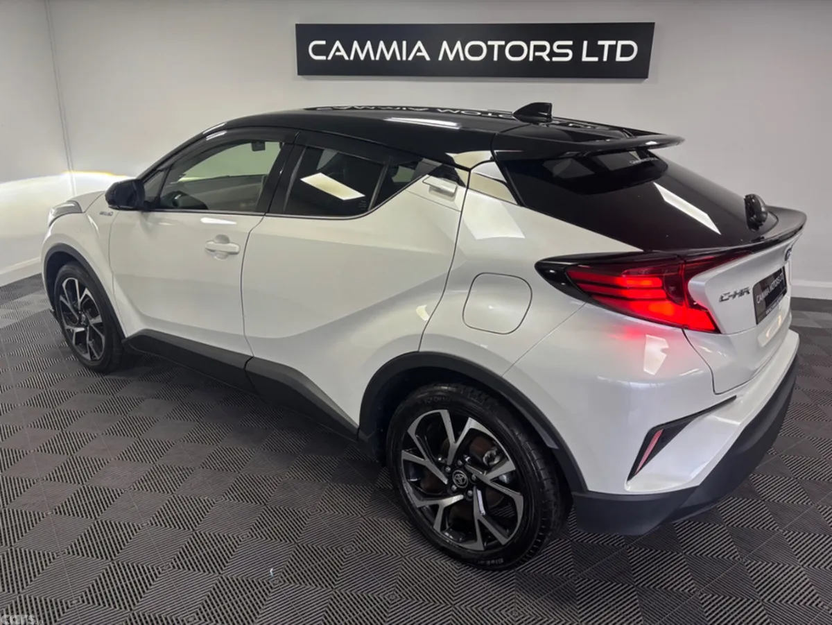 Toyota C-HR SUV, Petrol Hybrid, 2020, White