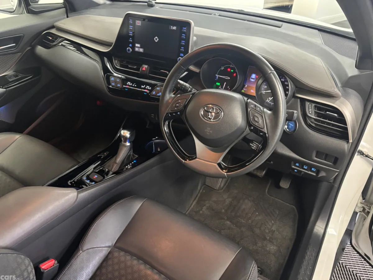 Toyota C-HR SUV, Petrol Hybrid, 2020, White