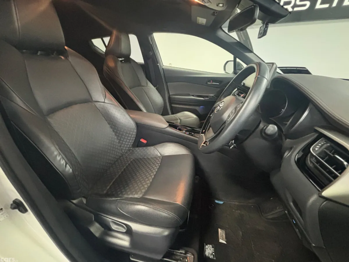 Toyota C-HR SUV, Petrol Hybrid, 2020, White