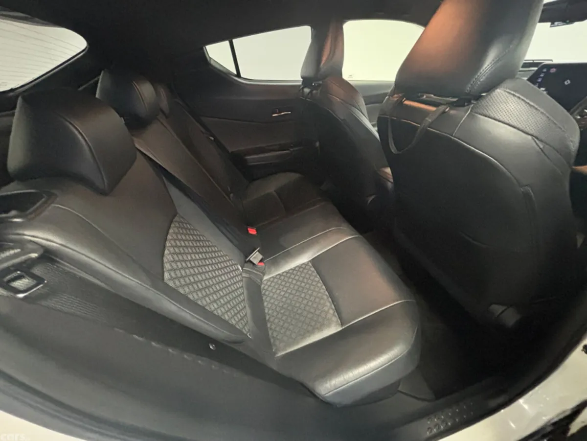 Toyota C-HR SUV, Petrol Hybrid, 2020, White