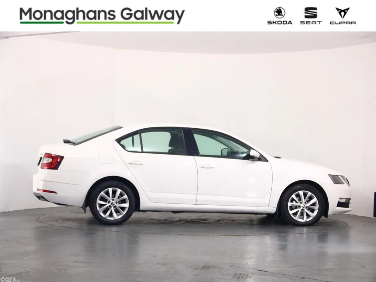 Skoda Octavia Hatchback, Diesel, 2019, White