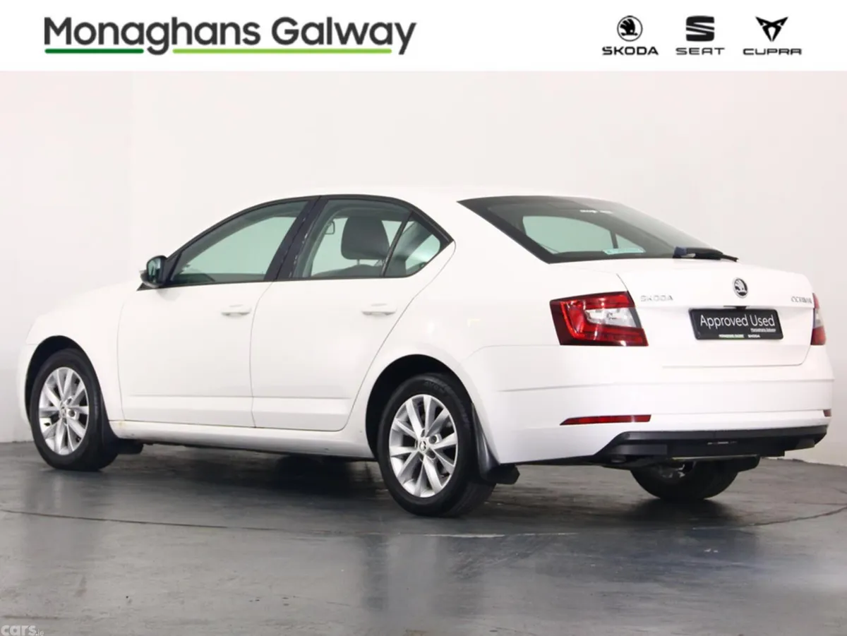 Skoda Octavia Hatchback, Diesel, 2019, White