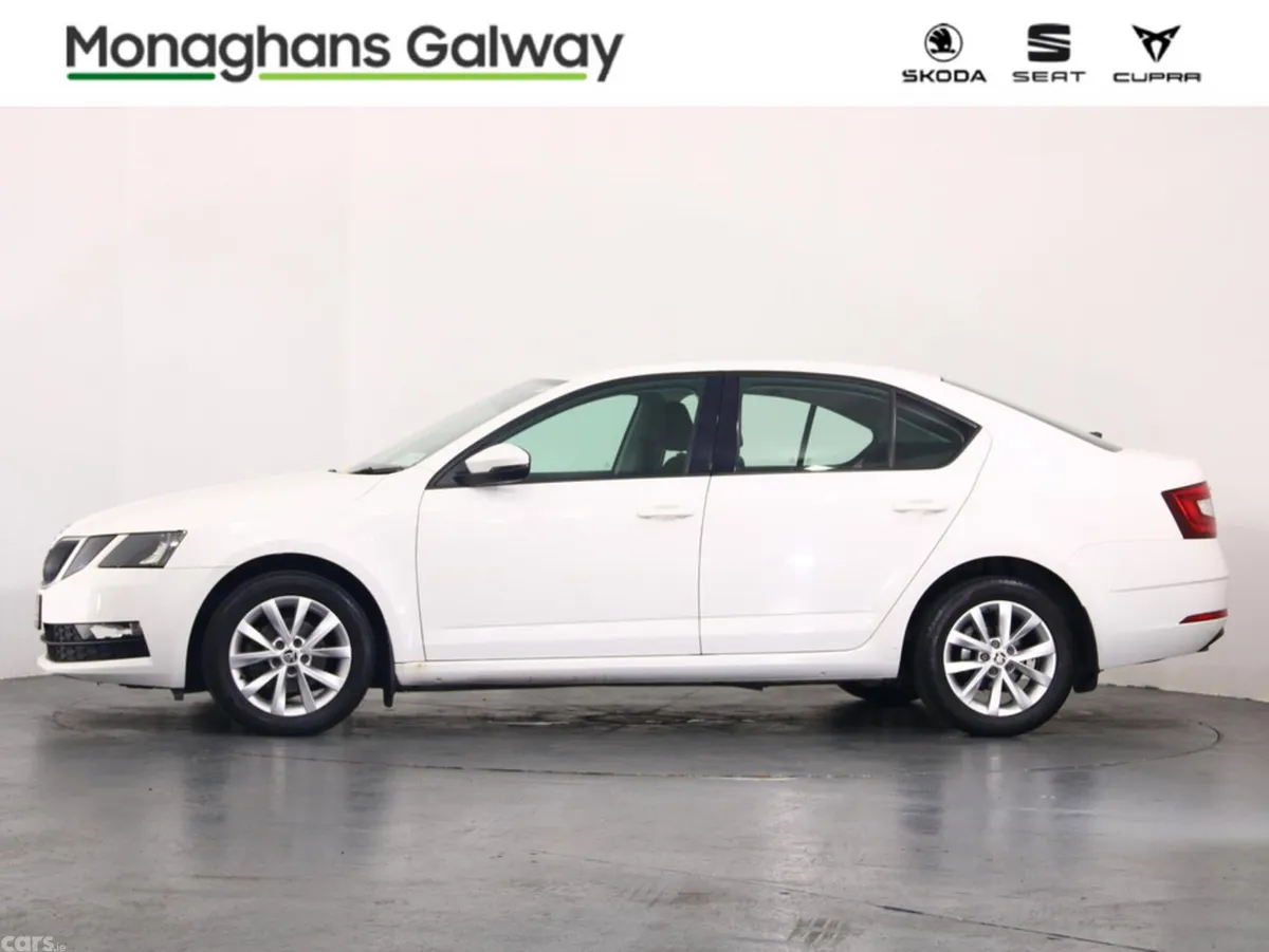 Skoda Octavia Hatchback, Diesel, 2019, White