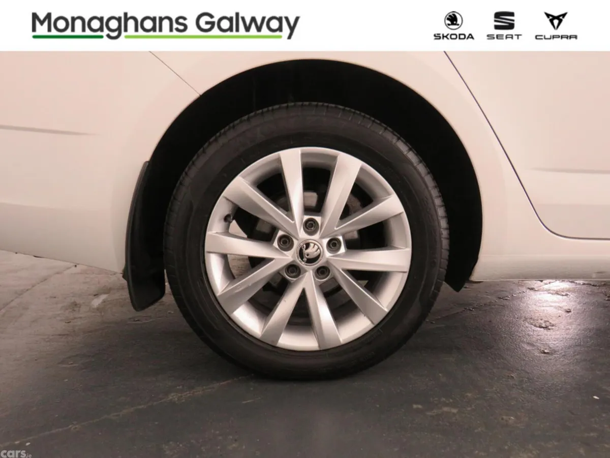Skoda Octavia Hatchback, Diesel, 2019, White