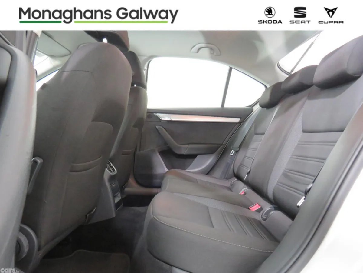 Skoda Octavia Hatchback, Diesel, 2019, White