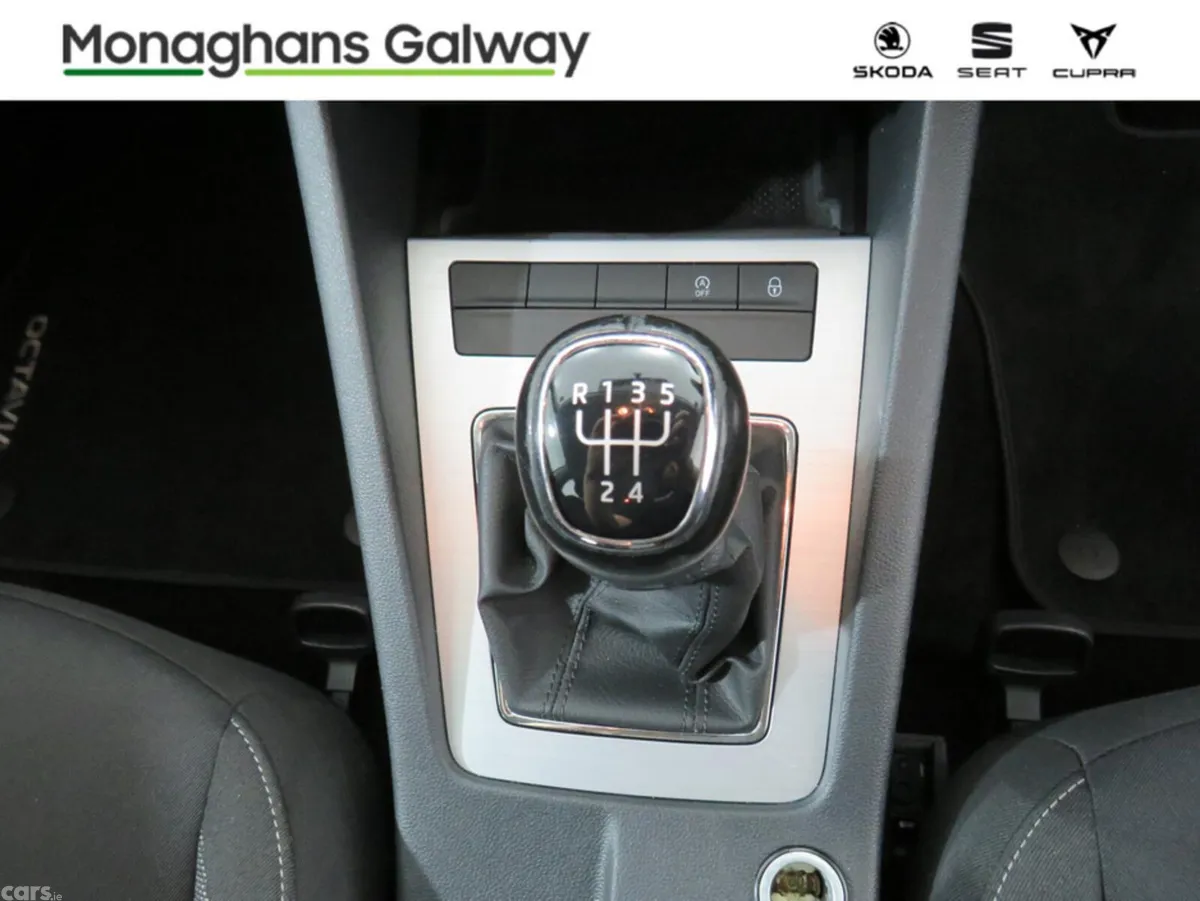 Skoda Octavia Hatchback, Diesel, 2019, White