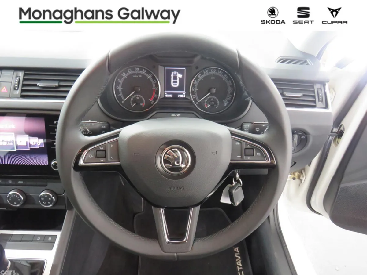 Skoda Octavia Hatchback, Diesel, 2019, White