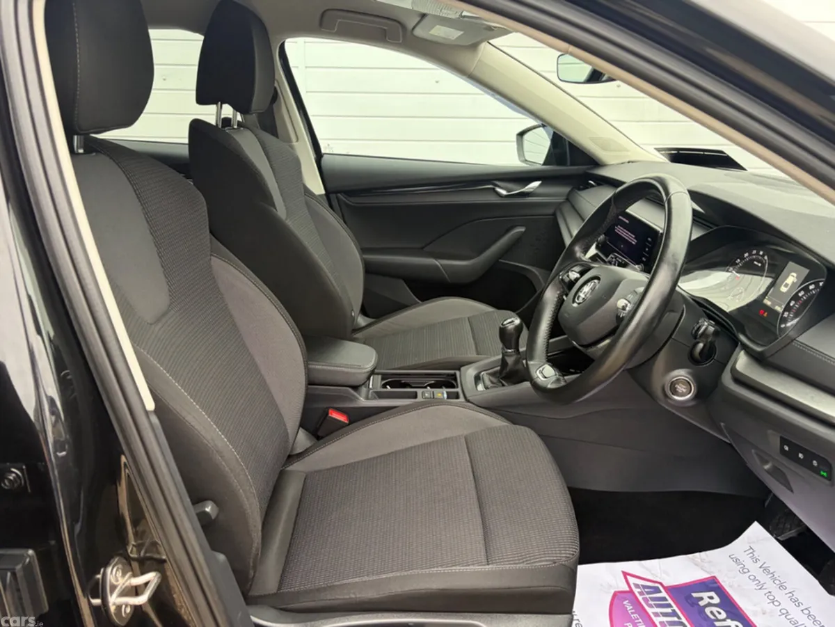 Skoda Octavia Hatchback, Diesel, 2022, Black