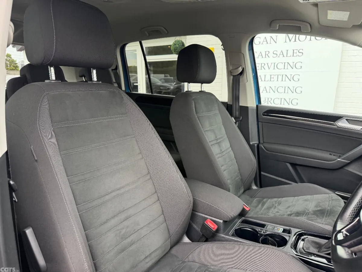 Volkswagen Touran MPV, Petrol, 2017, Black