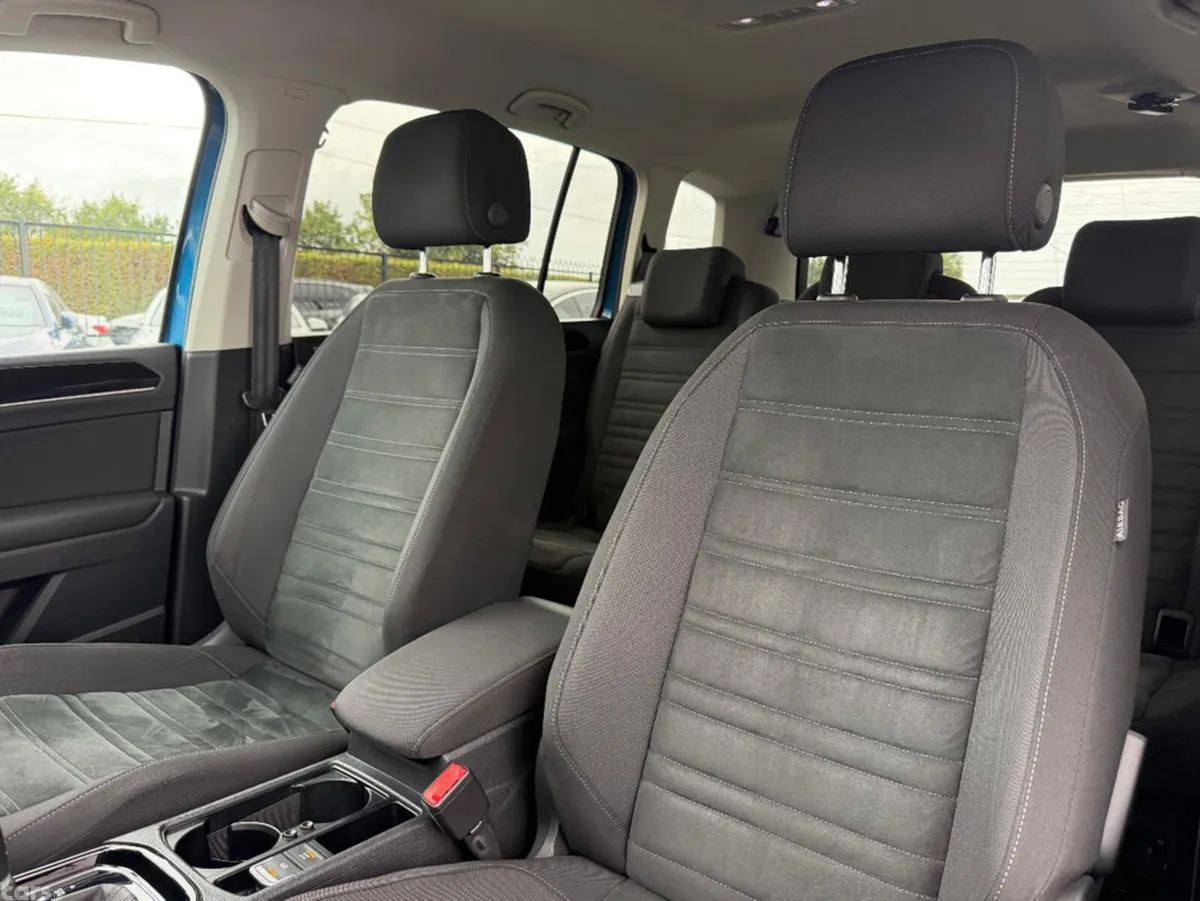 Volkswagen Touran MPV, Petrol, 2017, Black