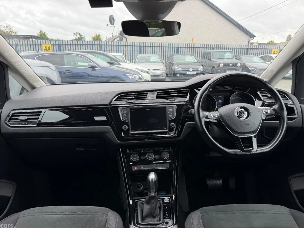 Volkswagen Touran MPV, Petrol, 2017, Black