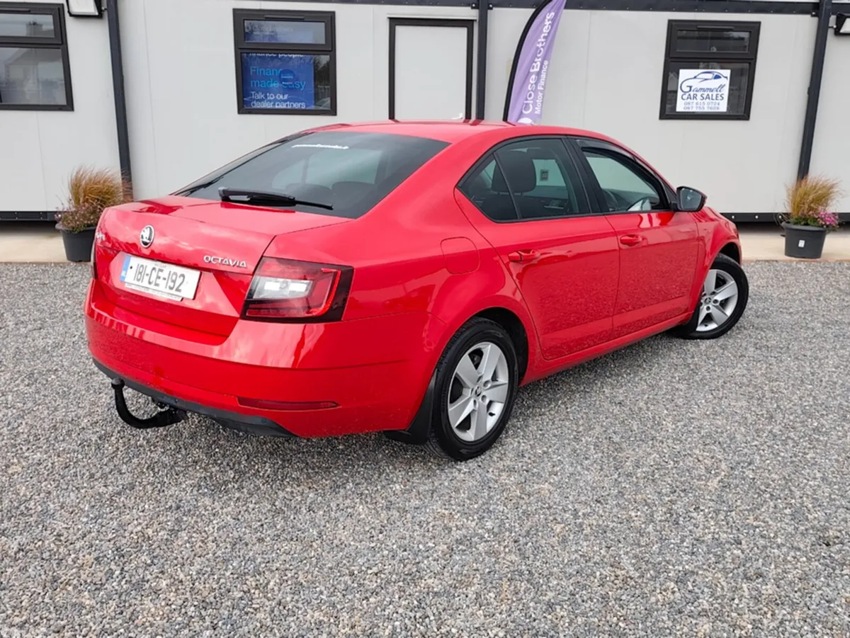 Skoda Octavia Hatchback, Diesel, 2018, Red