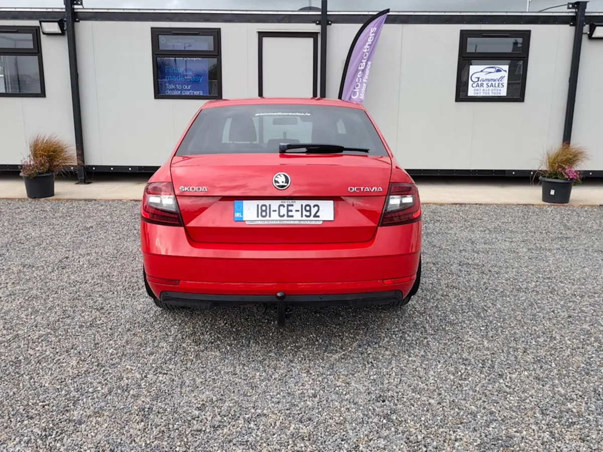 Skoda Octavia Hatchback, Diesel, 2018, Red
