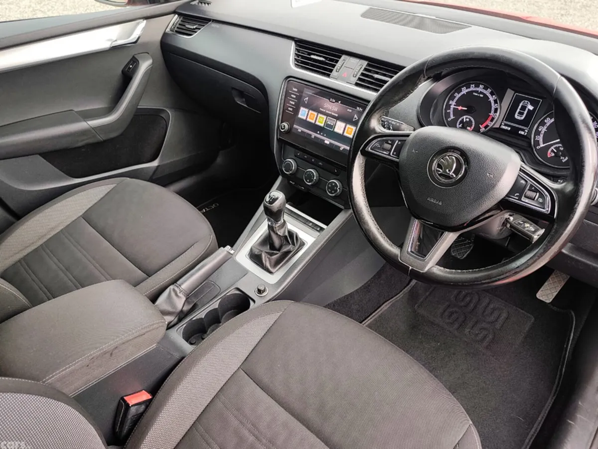 Skoda Octavia Hatchback, Diesel, 2018, Red
