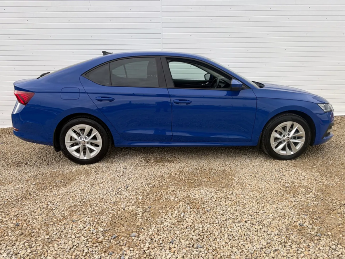 Skoda Octavia Hatchback, Diesel, 2023, Blue