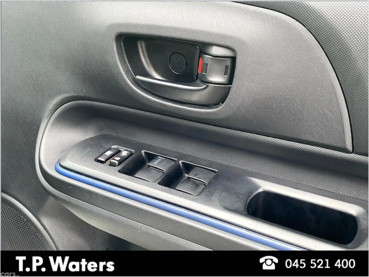 Toyota Aqua Hatchback, Petrol Hybrid, 2017, White