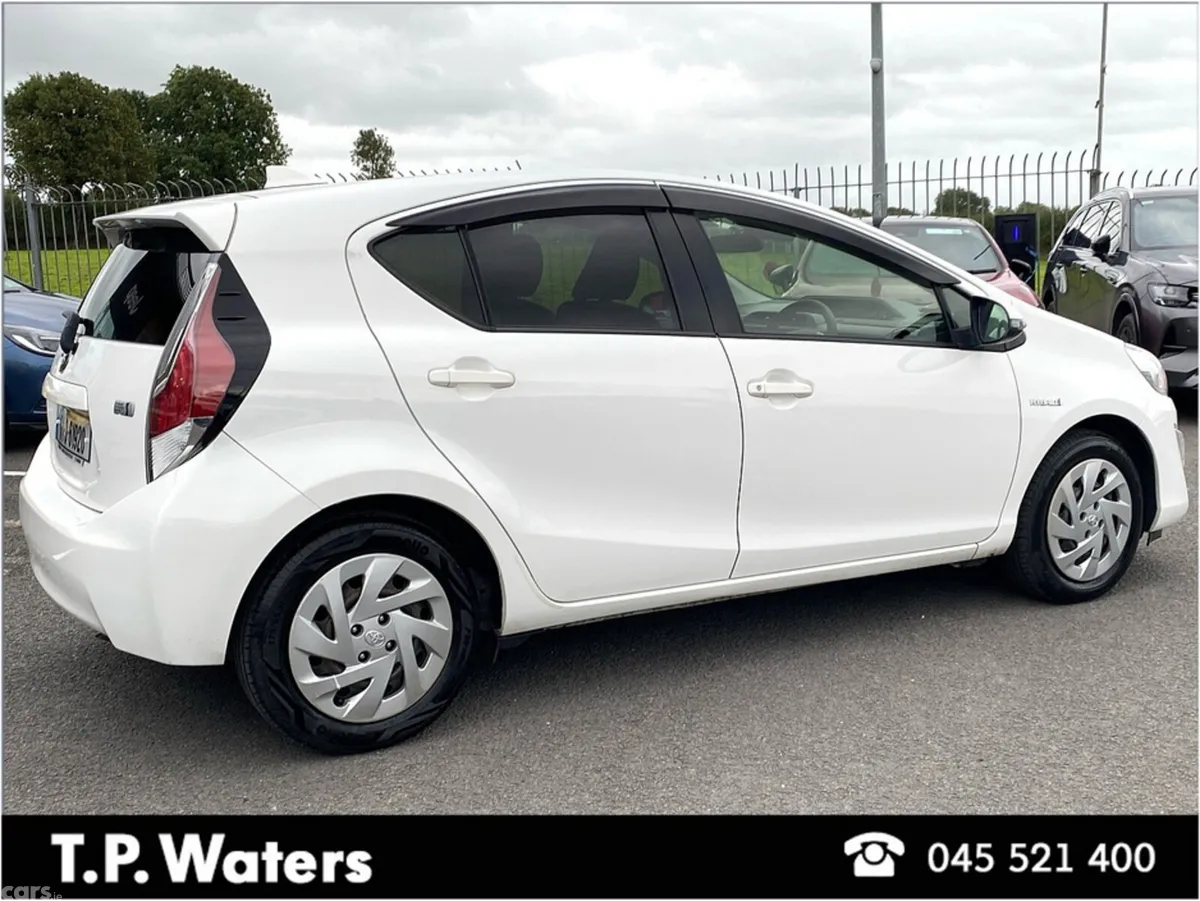 Toyota Aqua Hatchback, Petrol Hybrid, 2017, White