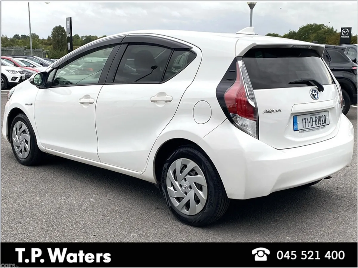 Toyota Aqua Hatchback, Petrol Hybrid, 2017, White