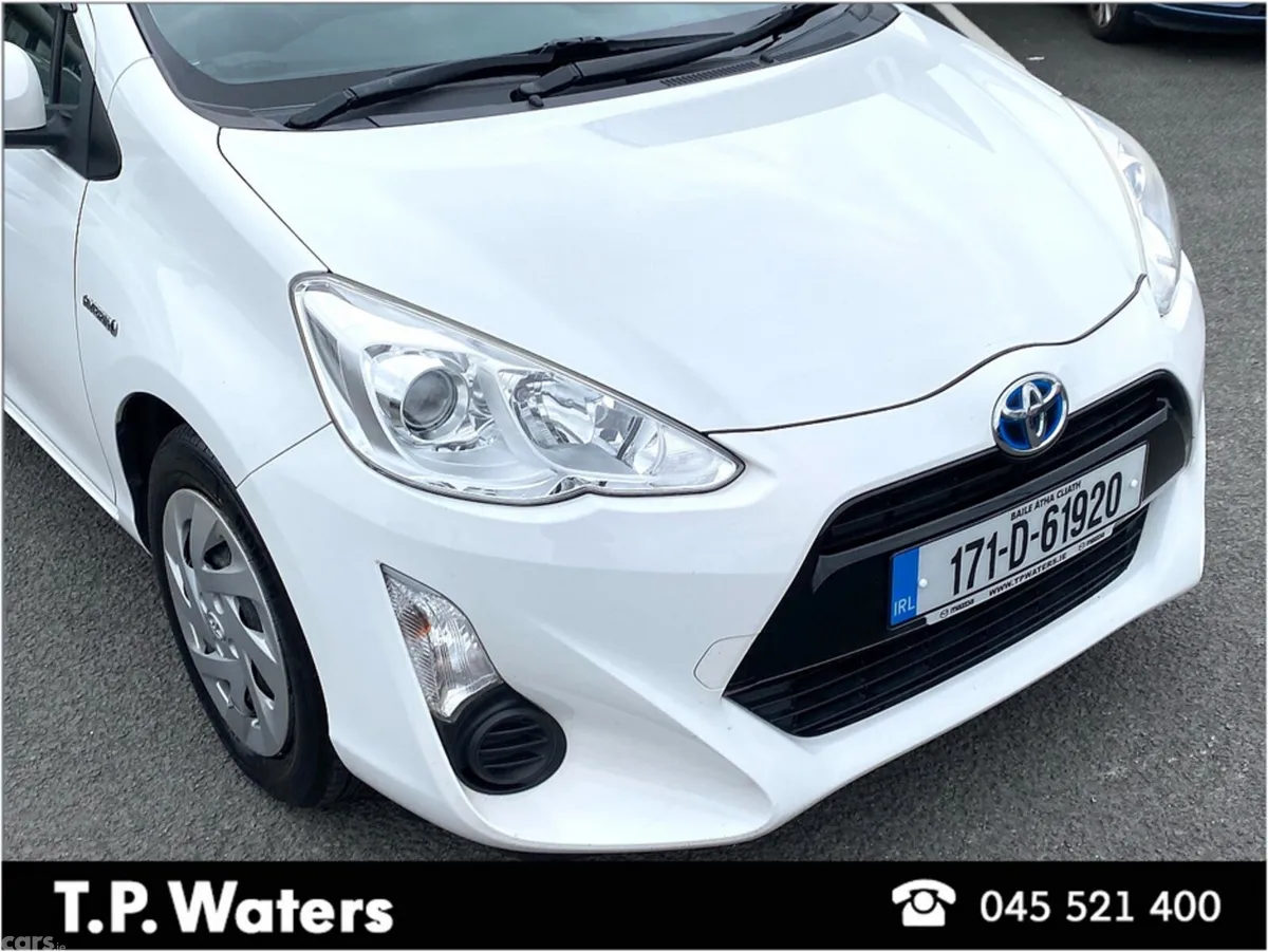 Toyota Aqua Hatchback, Petrol Hybrid, 2017, White