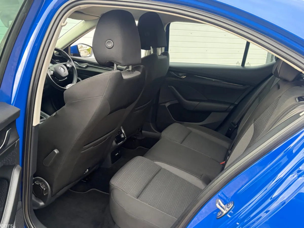 Skoda Octavia Hatchback, Diesel, 2023, Blue