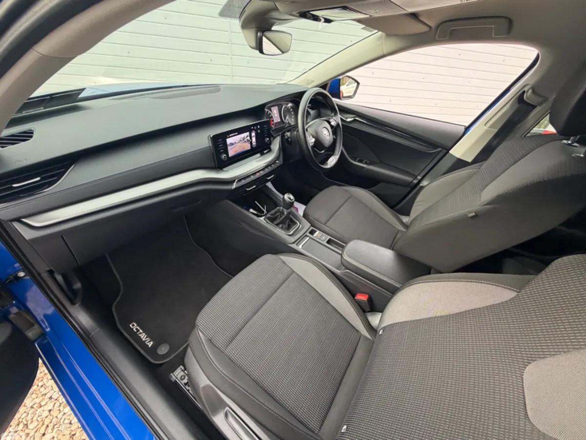 Skoda Octavia Hatchback, Diesel, 2023, Blue