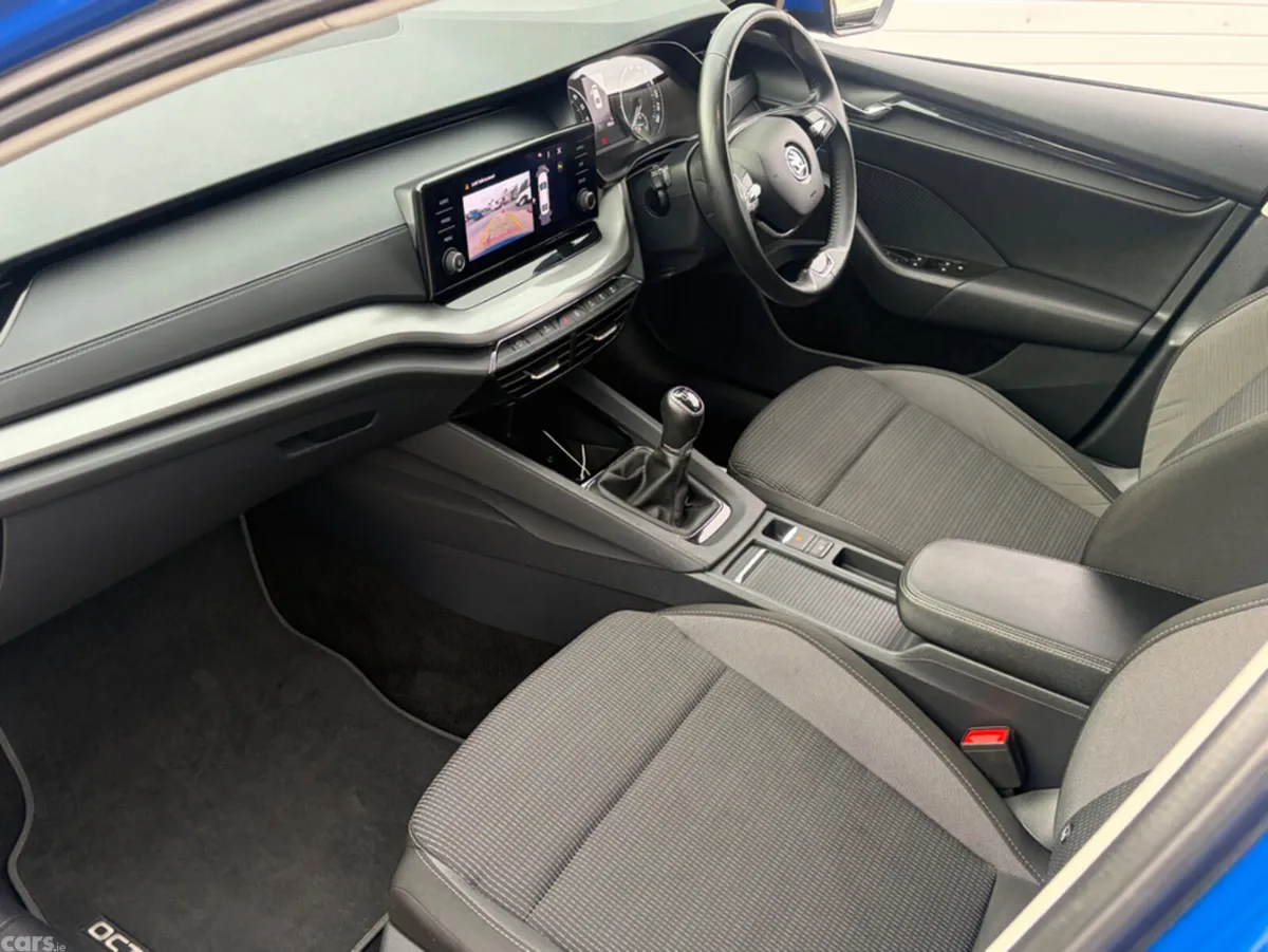 Skoda Octavia Hatchback, Diesel, 2023, Blue