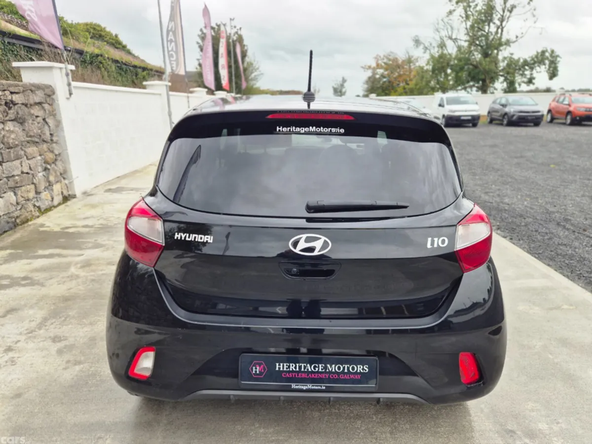Hyundai i10 Hatchback, Petrol, 2023, Black