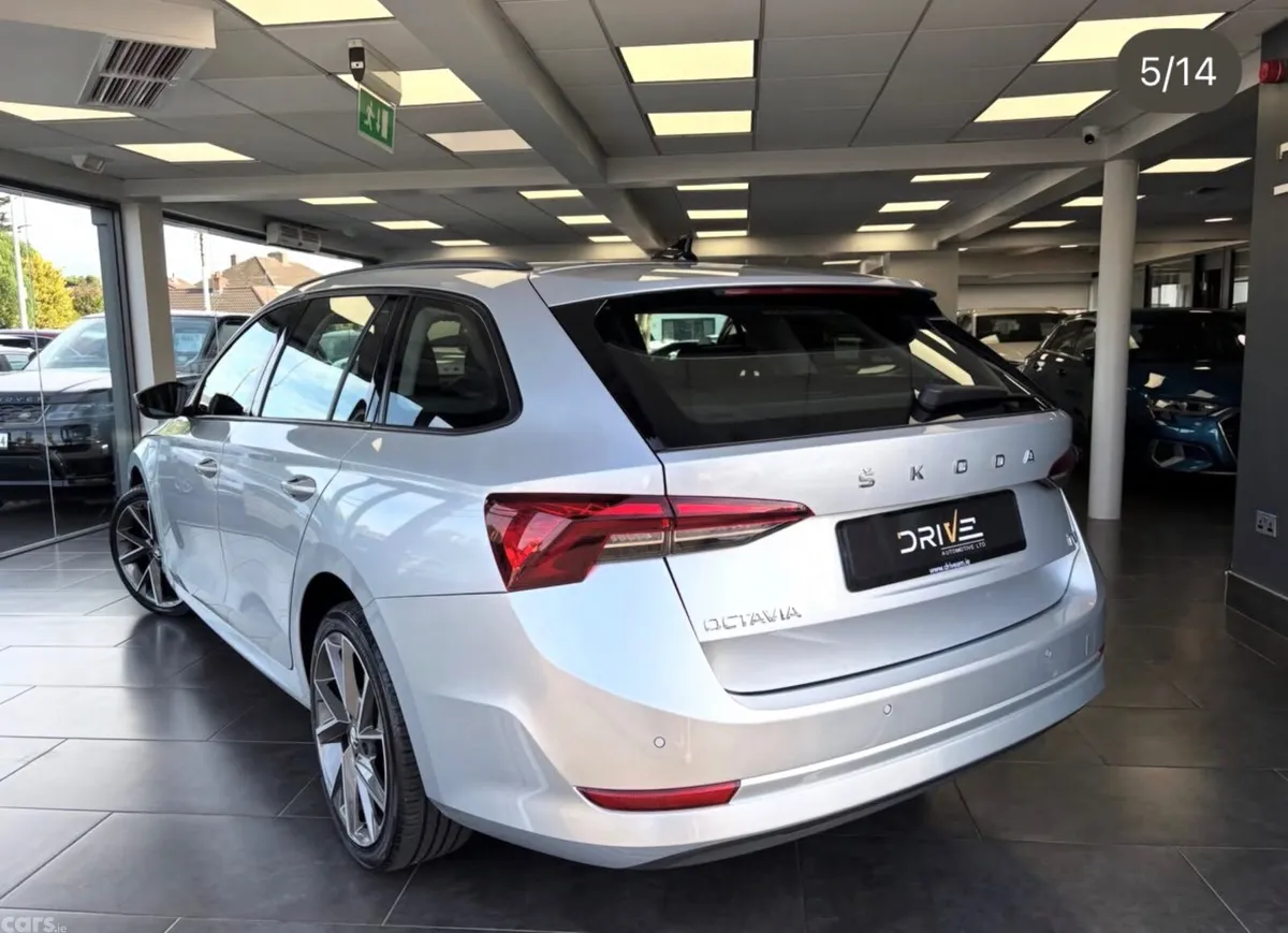 Skoda Octavia Estate, Petrol Hybrid, 2023, Silver