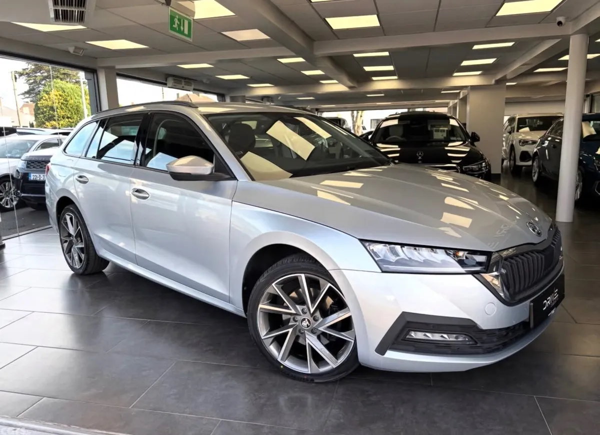 Skoda Octavia Estate, Petrol Hybrid, 2023, Silver