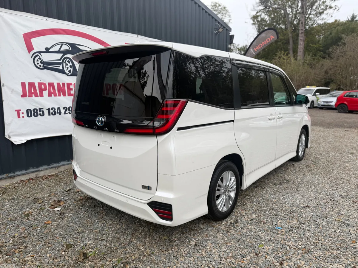 Toyota Noah MPV, Petrol Hybrid, 2023, White