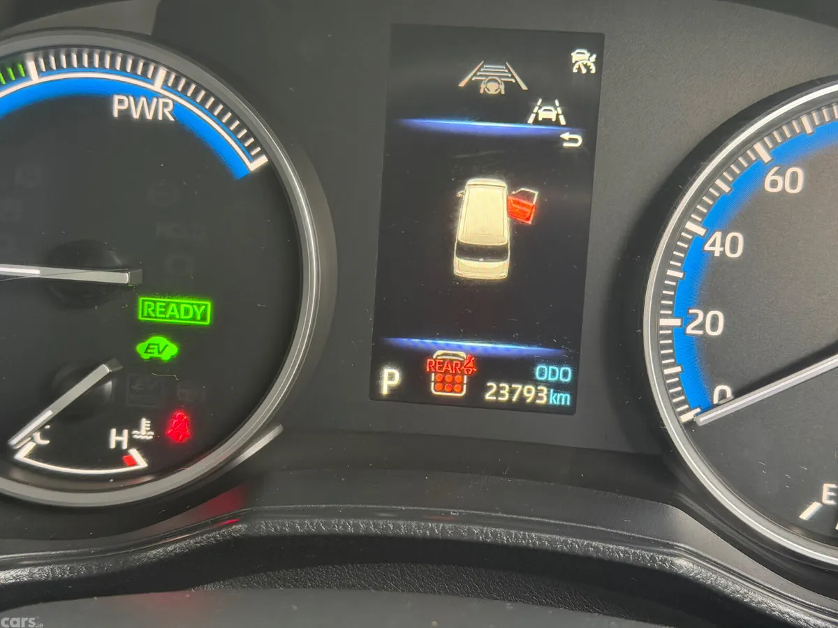 Toyota Noah MPV, Petrol Hybrid, 2023, White