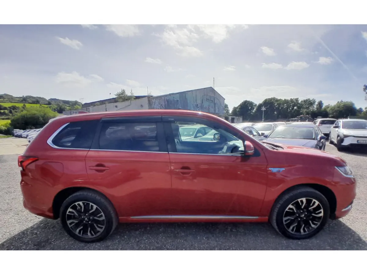 Mitsubishi Outlander SUV, Petrol Plug-in Hybrid, 2017, Red