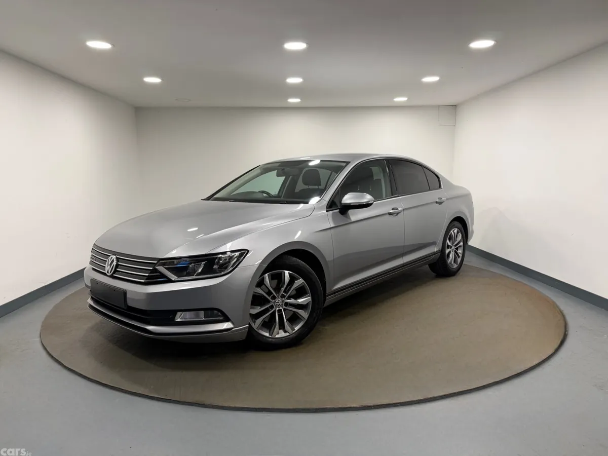 Volkswagen Passat Saloon, Diesel, 2018, Silver