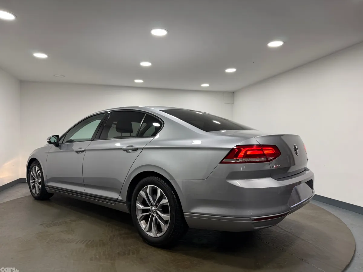 Volkswagen Passat Saloon, Diesel, 2018, Silver