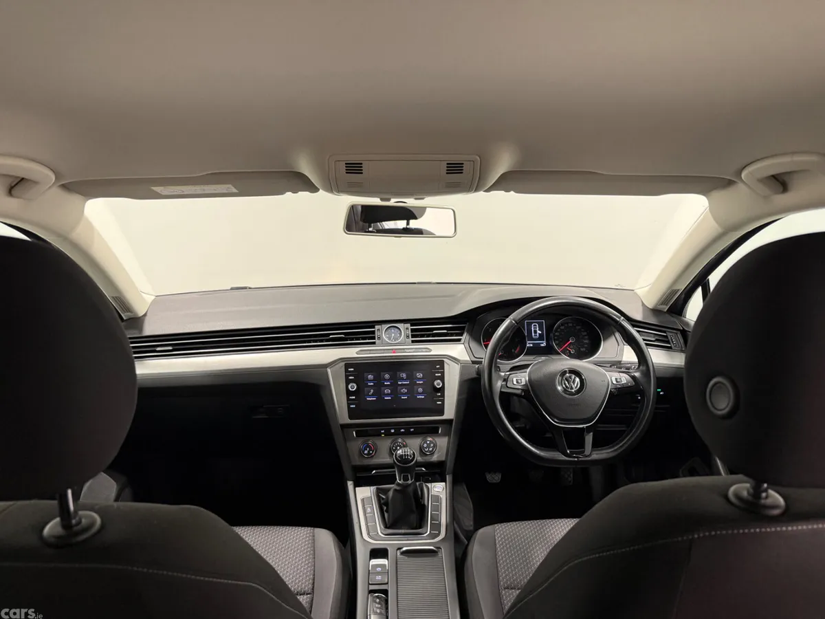 Volkswagen Passat Saloon, Diesel, 2018, Silver