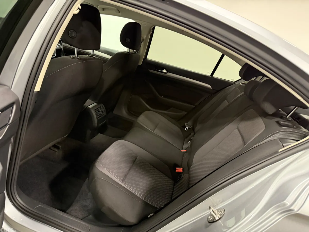 Volkswagen Passat Saloon, Diesel, 2018, Silver