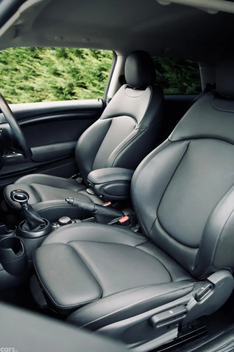 Mini Cooper Hatchback, Diesel, 2019, White