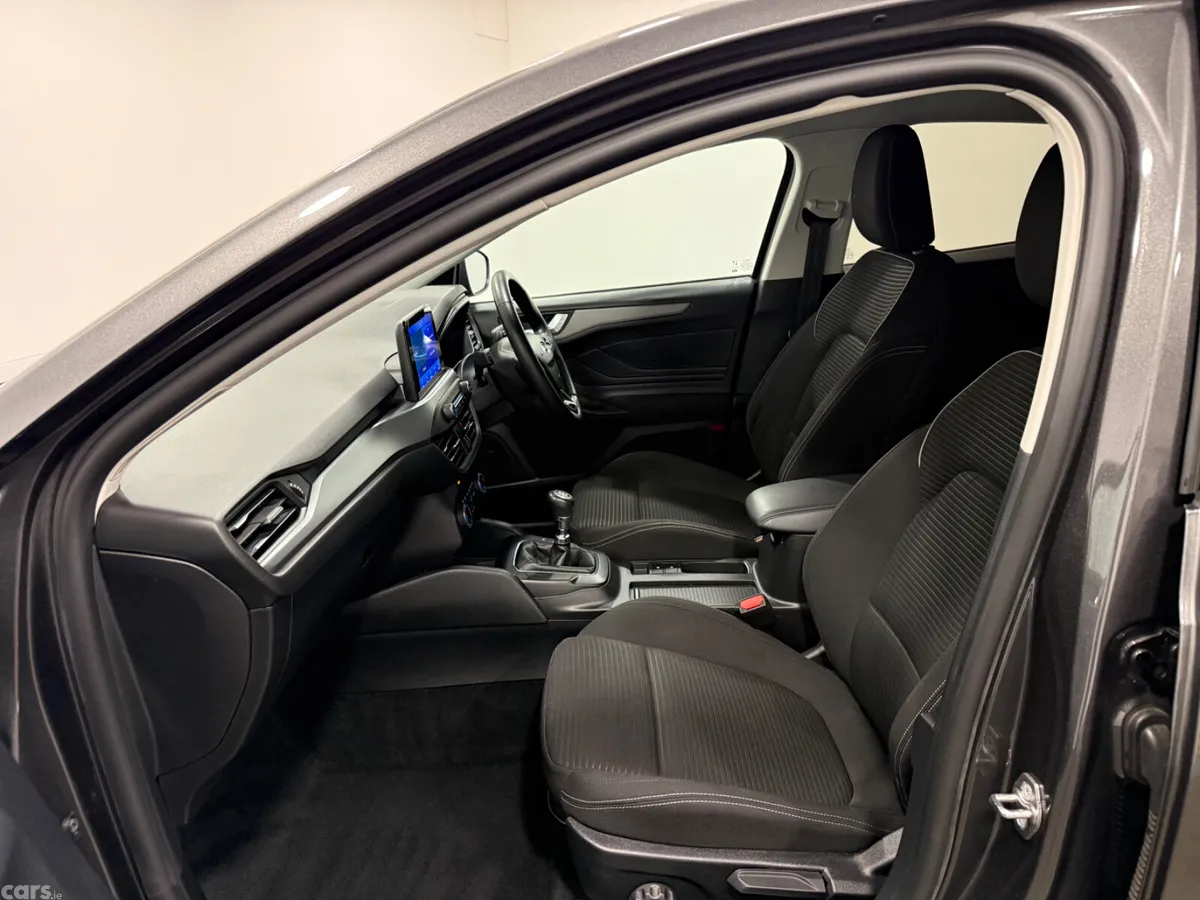 Ford Focus Hatchback, Diesel, 2022, Grey