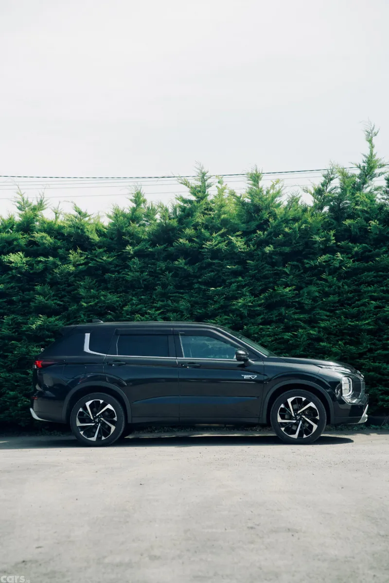 Mitsubishi Outlander SUV, Petrol Plug-in Hybrid, 2022, Black