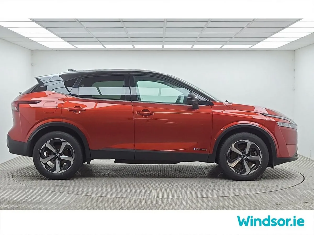 Nissan Qashqai MPV, Petrol, 2023, Orange