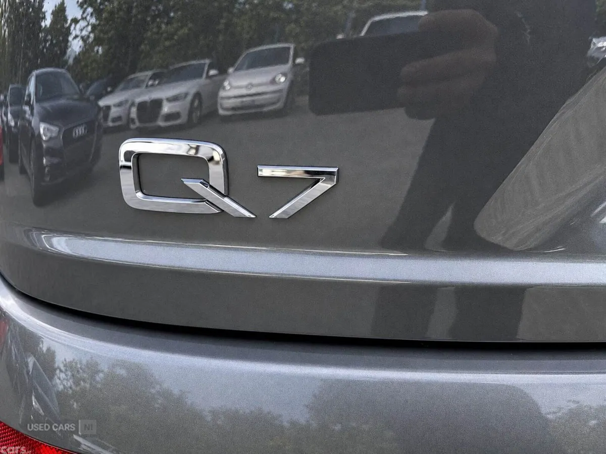 Audi Q7 , Petrol, 2016, 