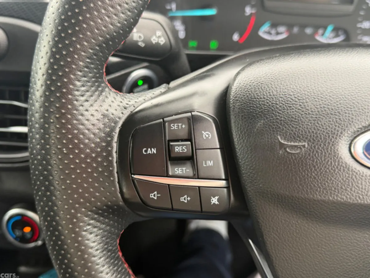 Ford Focus Hatchback, Diesel, 2020, Blue