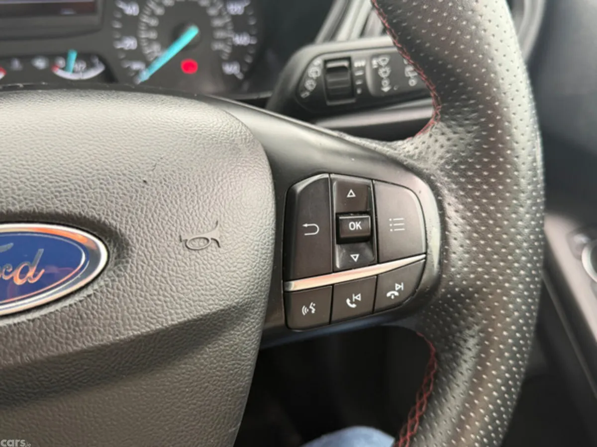 Ford Focus Hatchback, Diesel, 2020, Blue