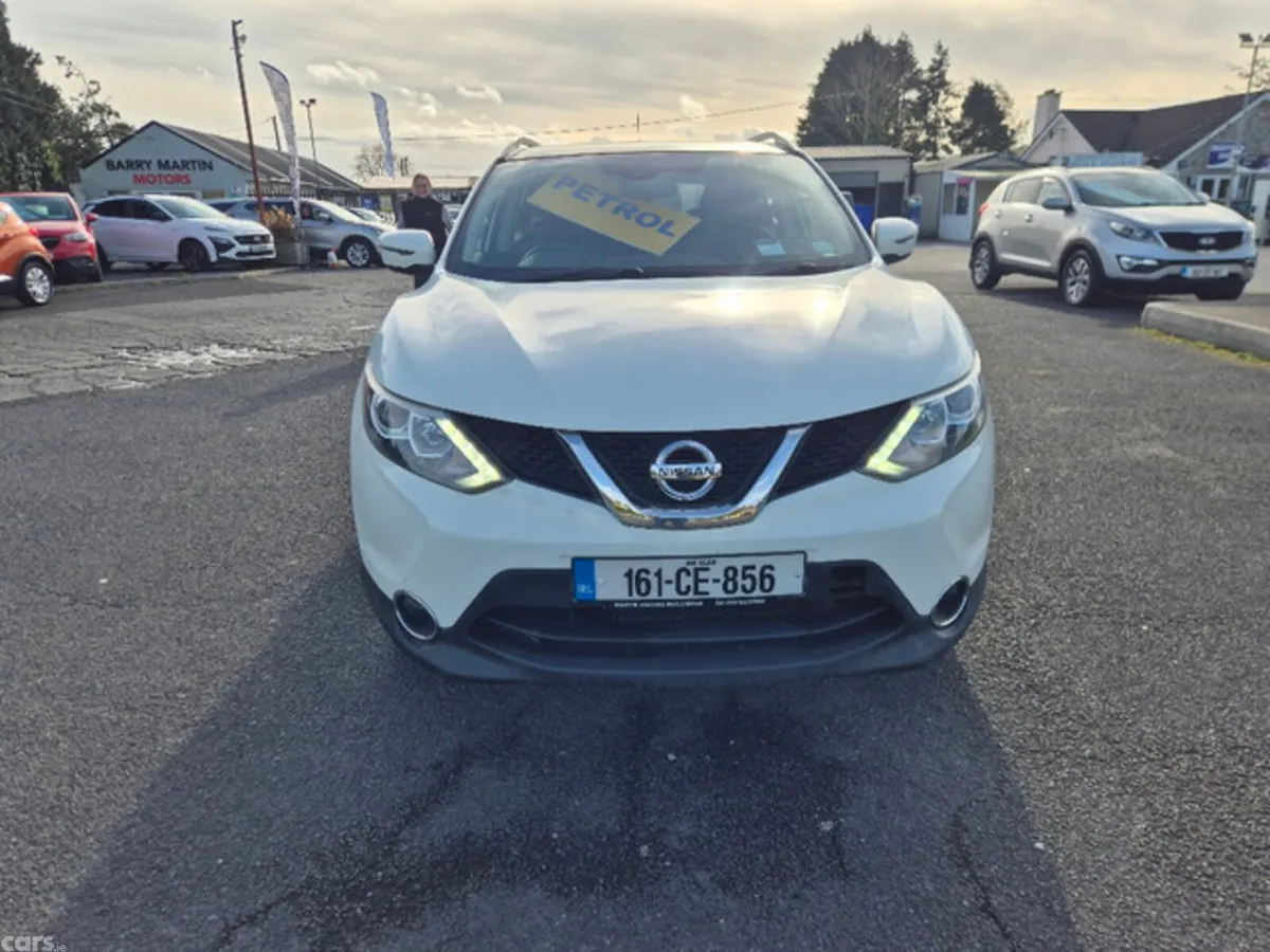 Nissan Qashqai MPV, Petrol, 2016, White