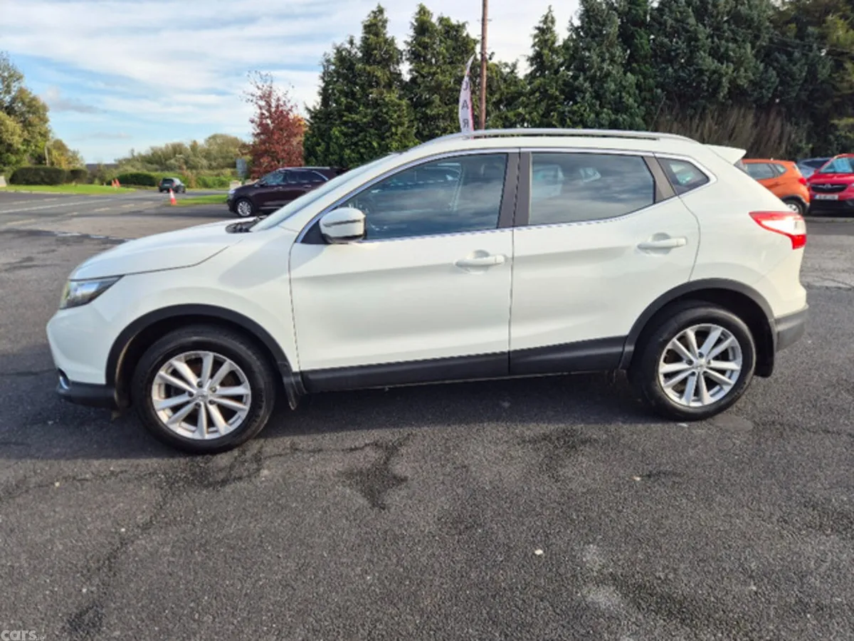 Nissan Qashqai MPV, Petrol, 2016, White