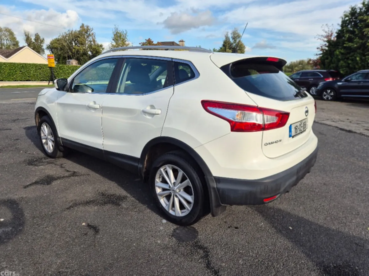 Nissan Qashqai MPV, Petrol, 2016, White