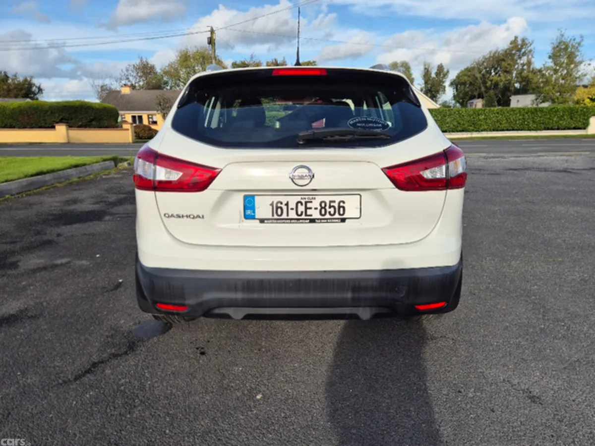 Nissan Qashqai MPV, Petrol, 2016, White