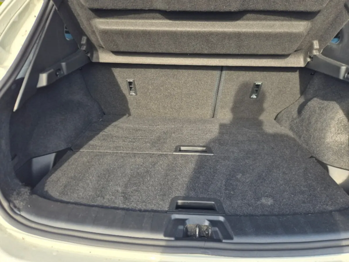 Nissan Qashqai MPV, Petrol, 2016, White